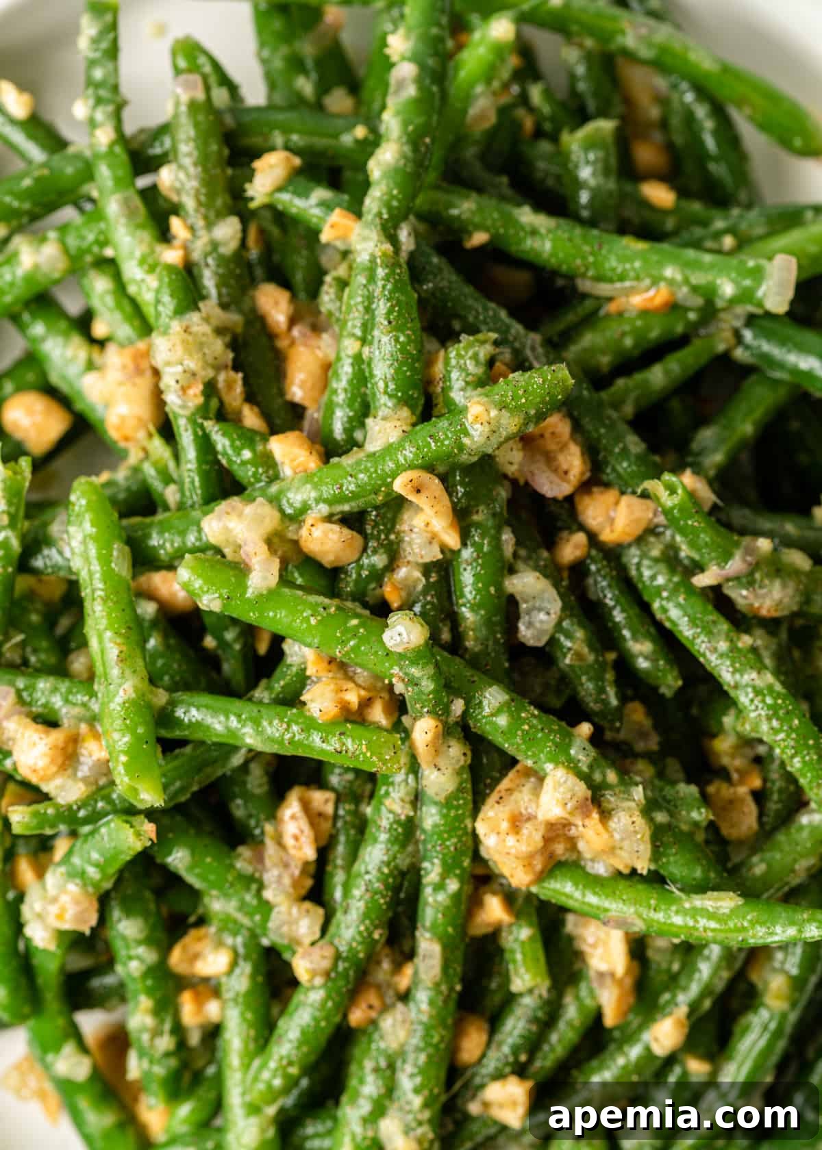 Sesame Garlic Green Beans 3 extreme closeup: blanched Asian green beans seasoned with ginger and garlic
