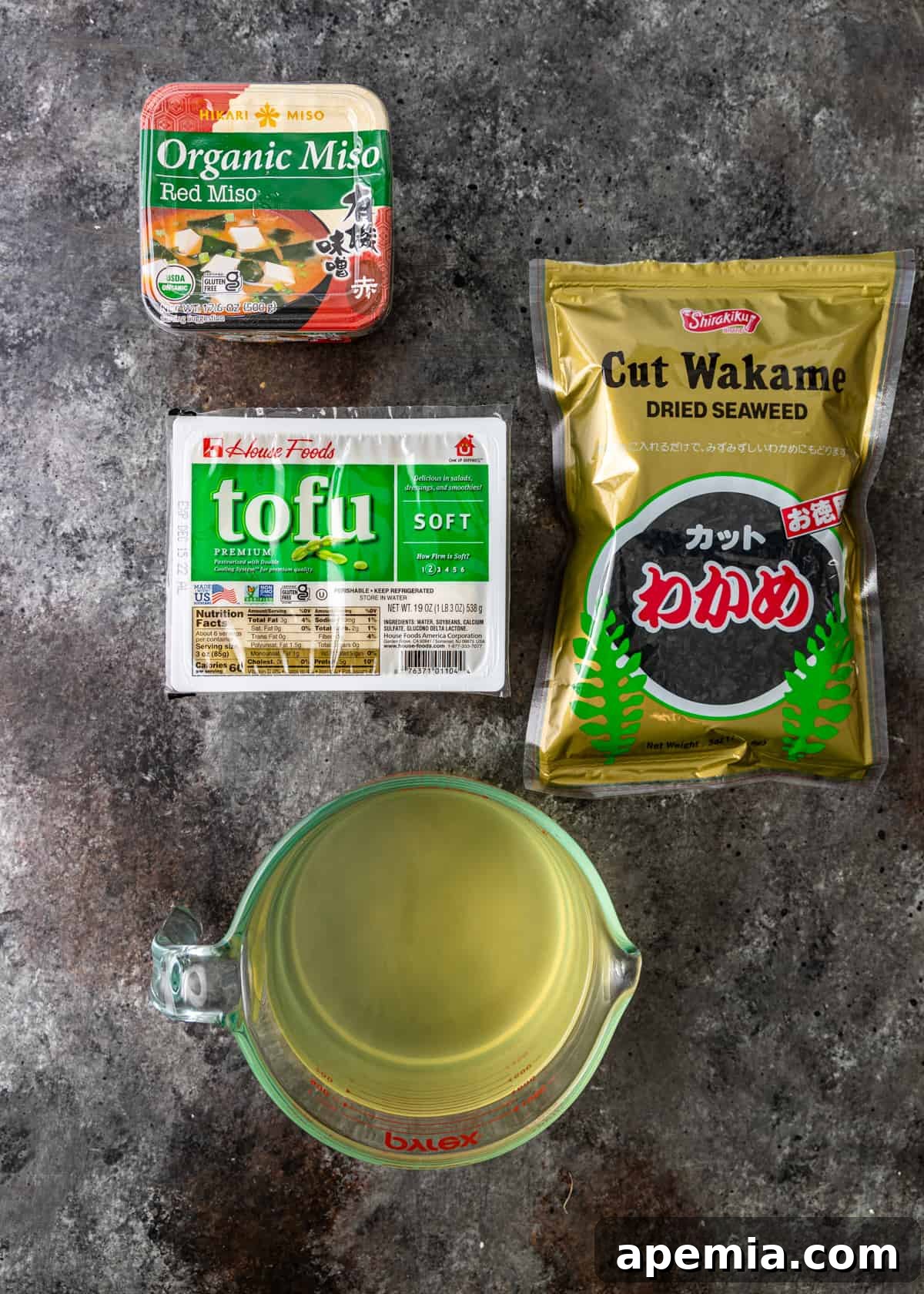 Simple Japanese Miso Soup 4 ingredients to make miso soup