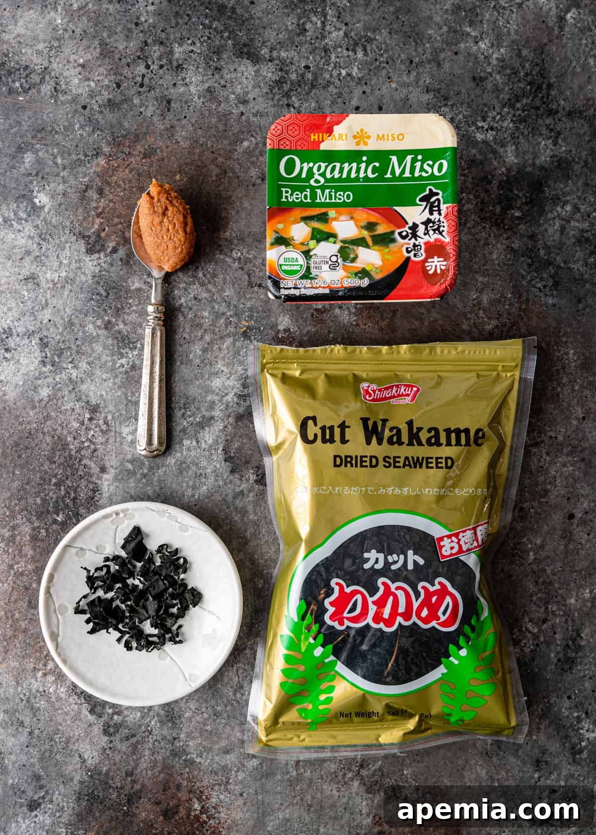 Simple Japanese Miso Soup 6 ingredients to make miso soup