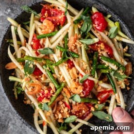 Green Papaya Salad (Som Tum Thai) recipe image