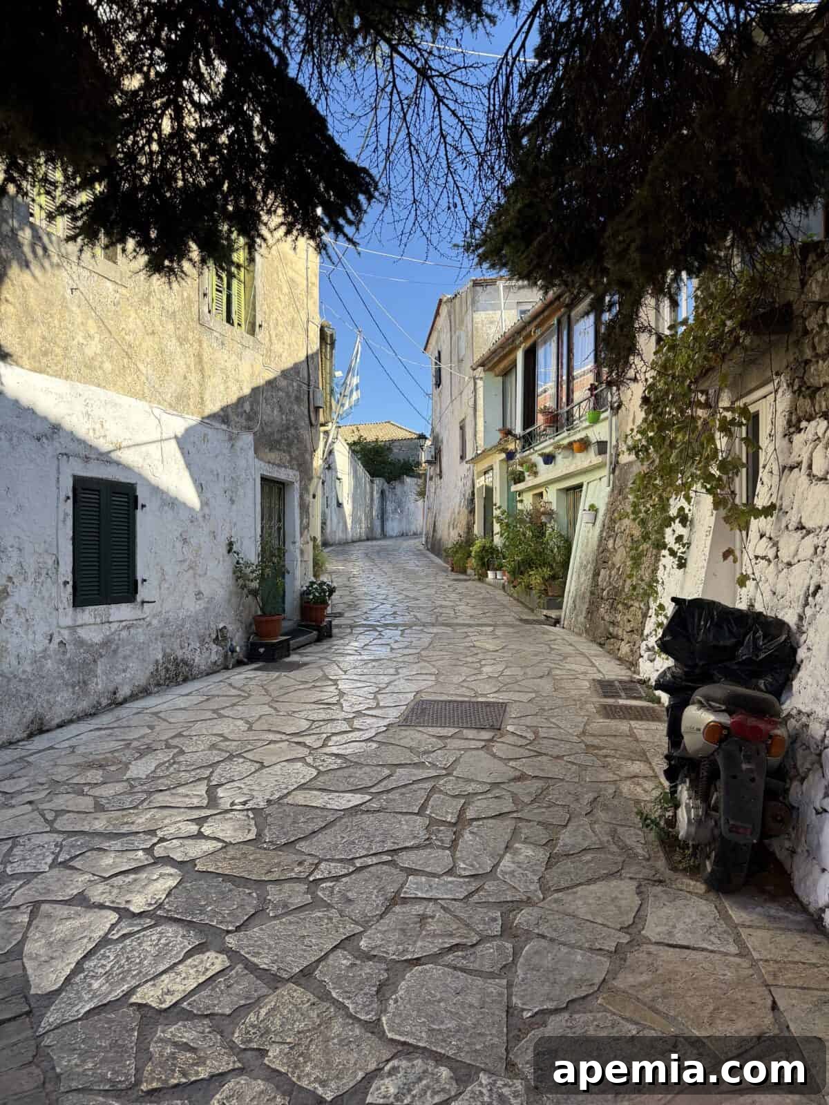 process shot: streets of Sarandë