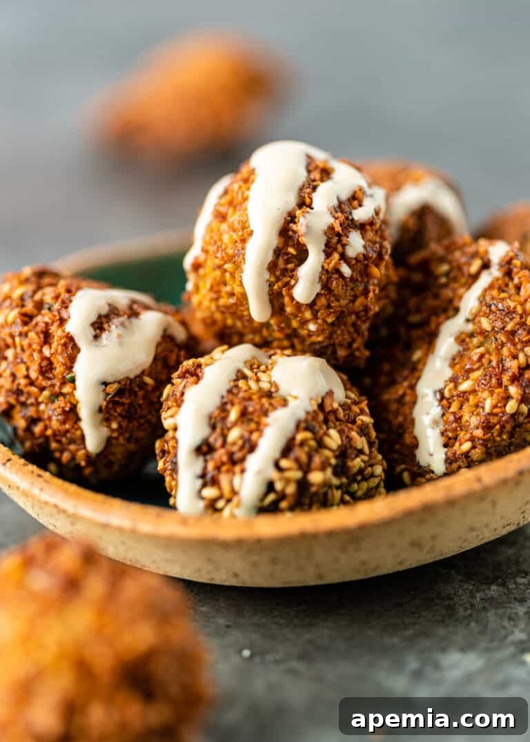 Chickpea patties with sauce